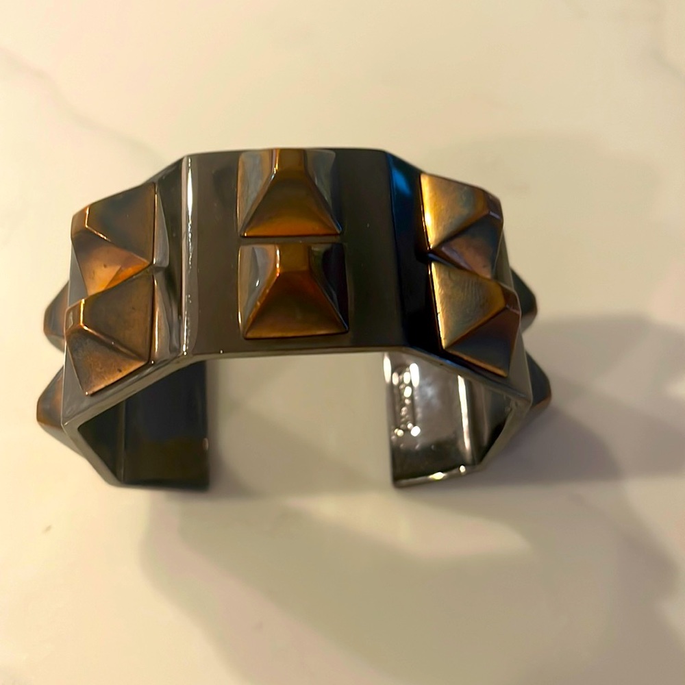 Coach cuff - Picture 1 of 3